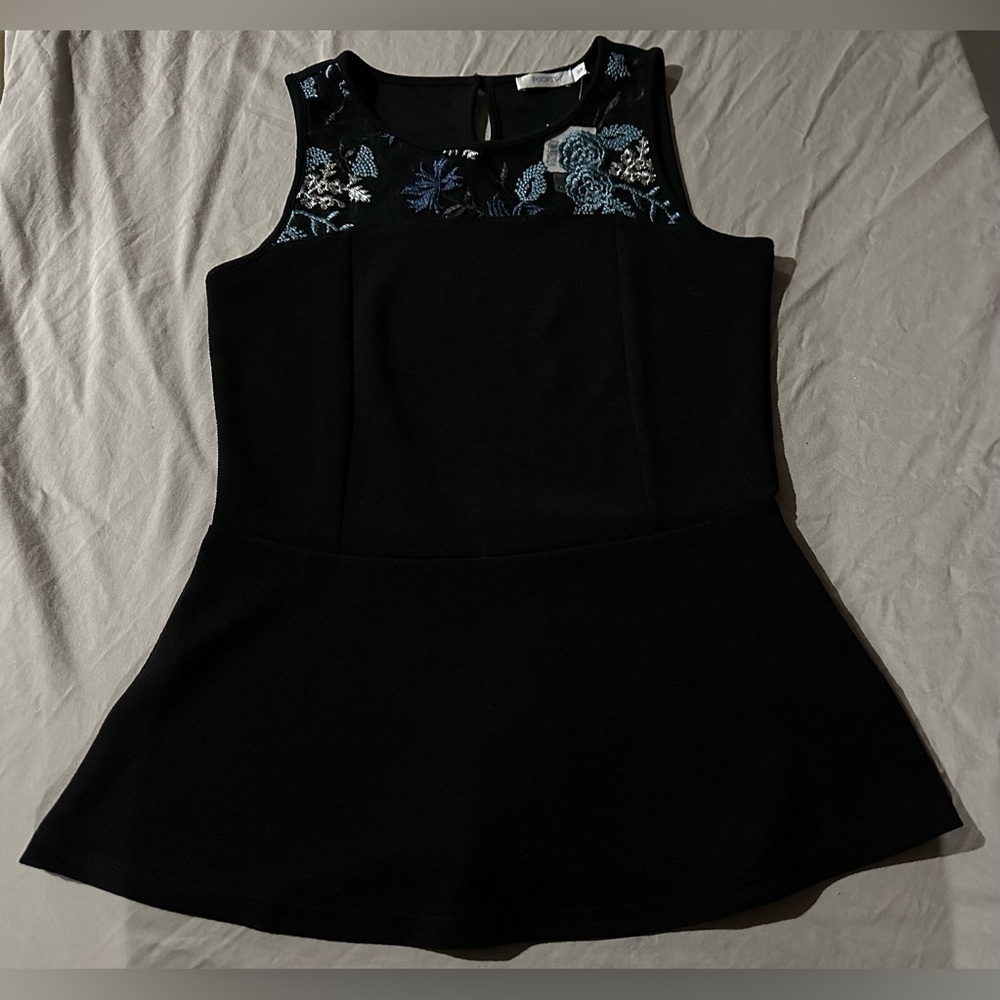 ✨NWT✨ Ricki's: Women’s Sleeveless Top- Size Small